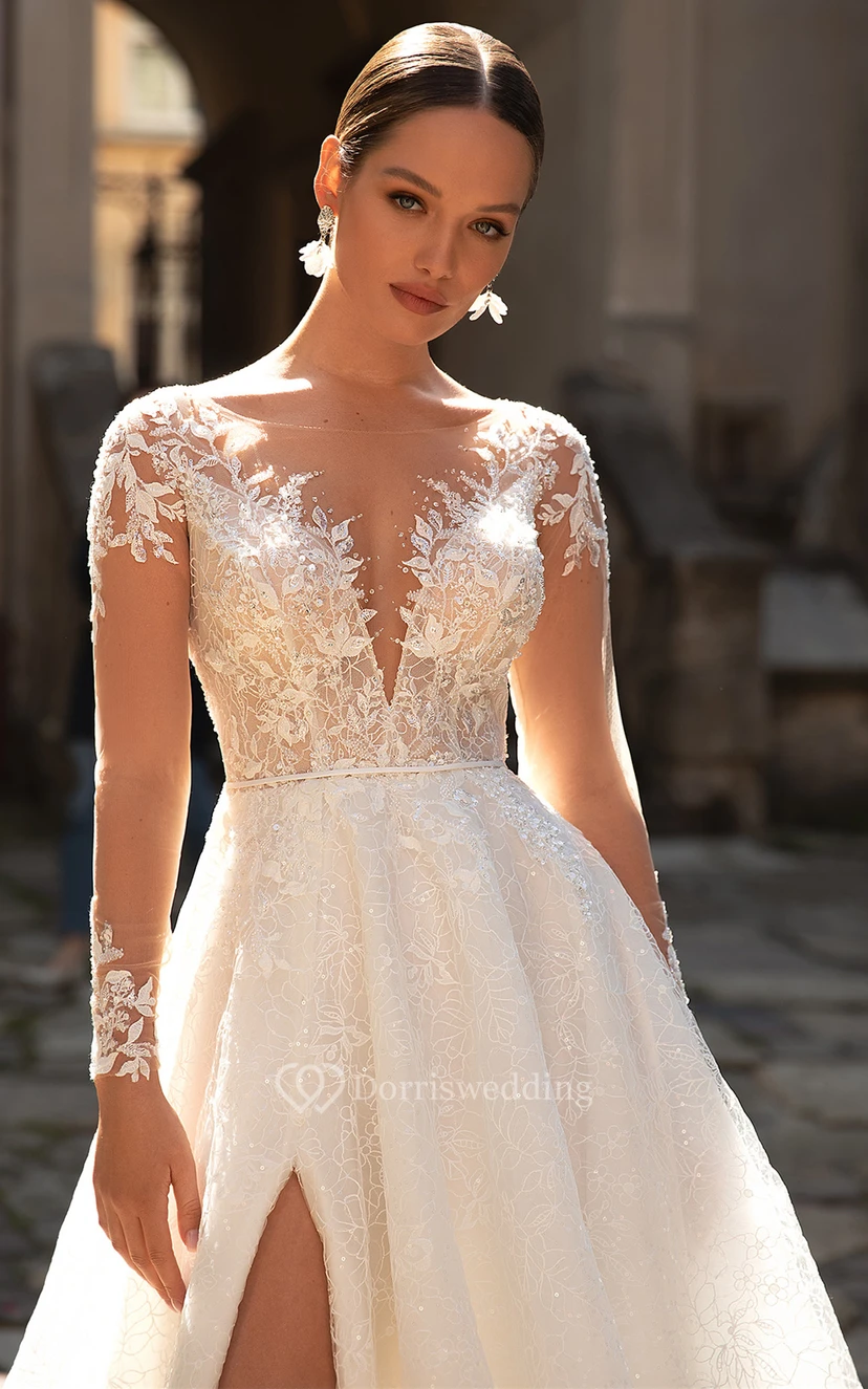 Robe de mariée en tulle coupe trapèze, traîne balayée, fente sur le devant et perles view 3