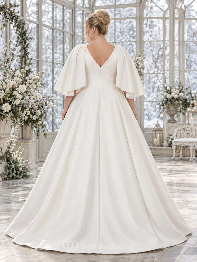 Robe de mariée grande taille simple en satin, col V, manches cape, coupe trapèze, col en V, manches cape view 2