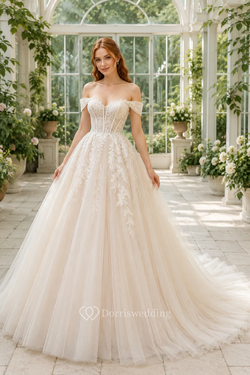 Robe de mariée de bal à épaules dénudées avec application et traîne en tulle