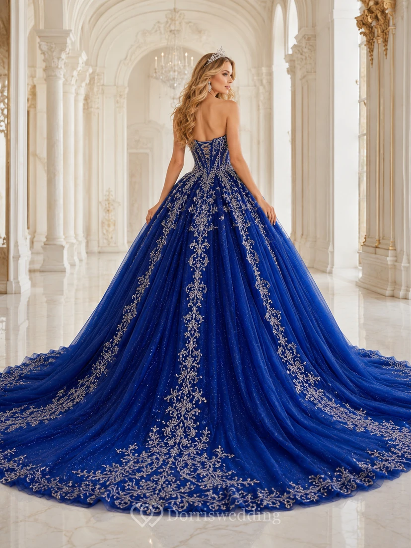 Vestido de quinceañera de princesa con cola catedral, sin tirantes, bordado, azul real y plateado, de lujo, sin tirantes, escote corazón, estilo princesa. view 2