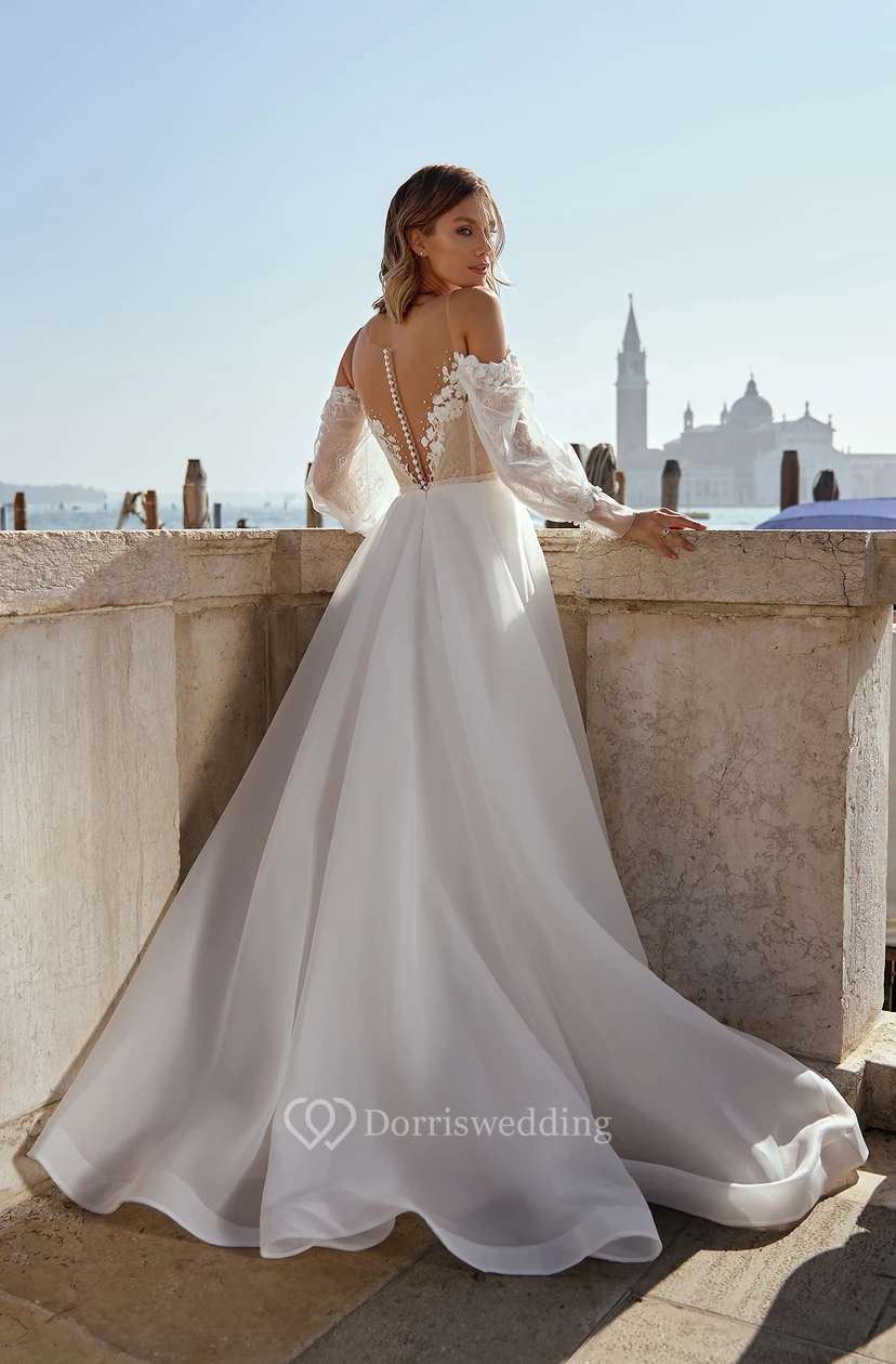 Vestido de novia de corte imperio con mangas largas abullonadas y escote Bardot view 2