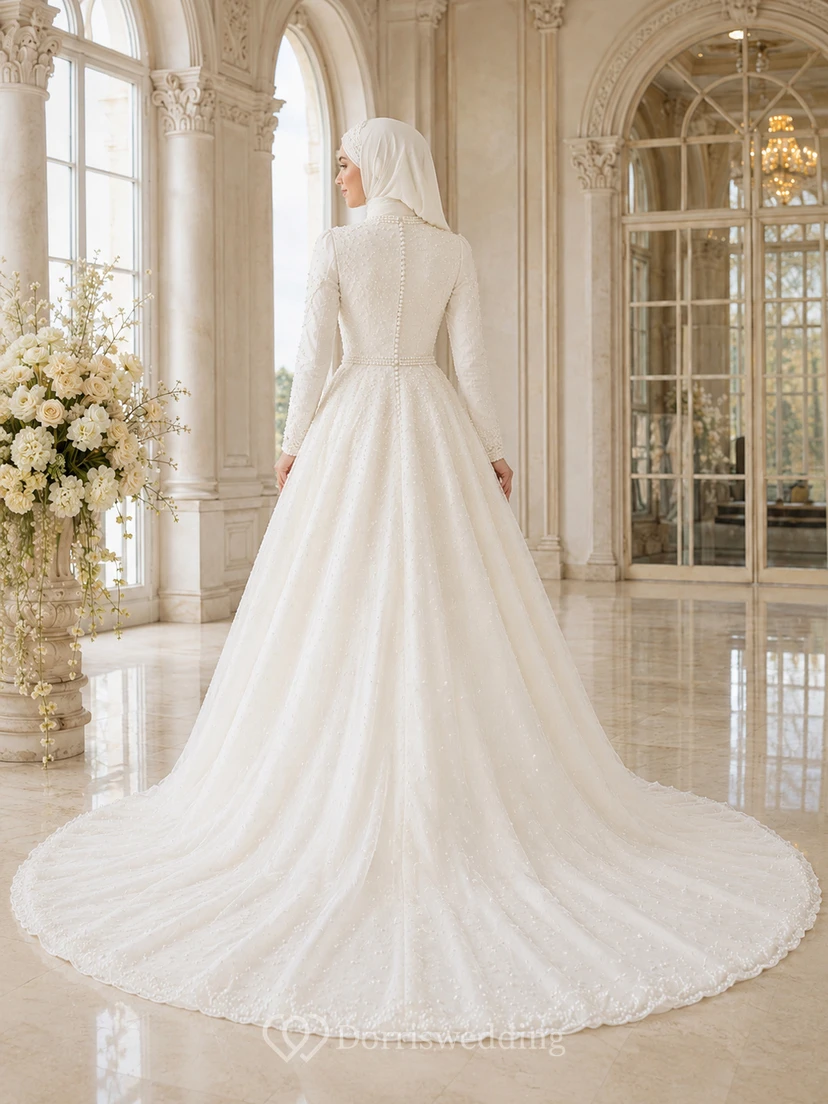 Vestido de novia sencillo musulmán de satén con cuello alto y botones en la espalda, corte A. view 2