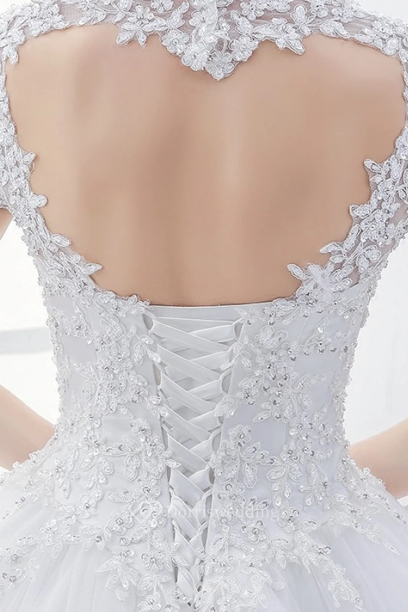 Robe de bal de mariée élégante en dentelle de la reine Anne, avec corset et dos nu en forme de goutte d'eau. view 4