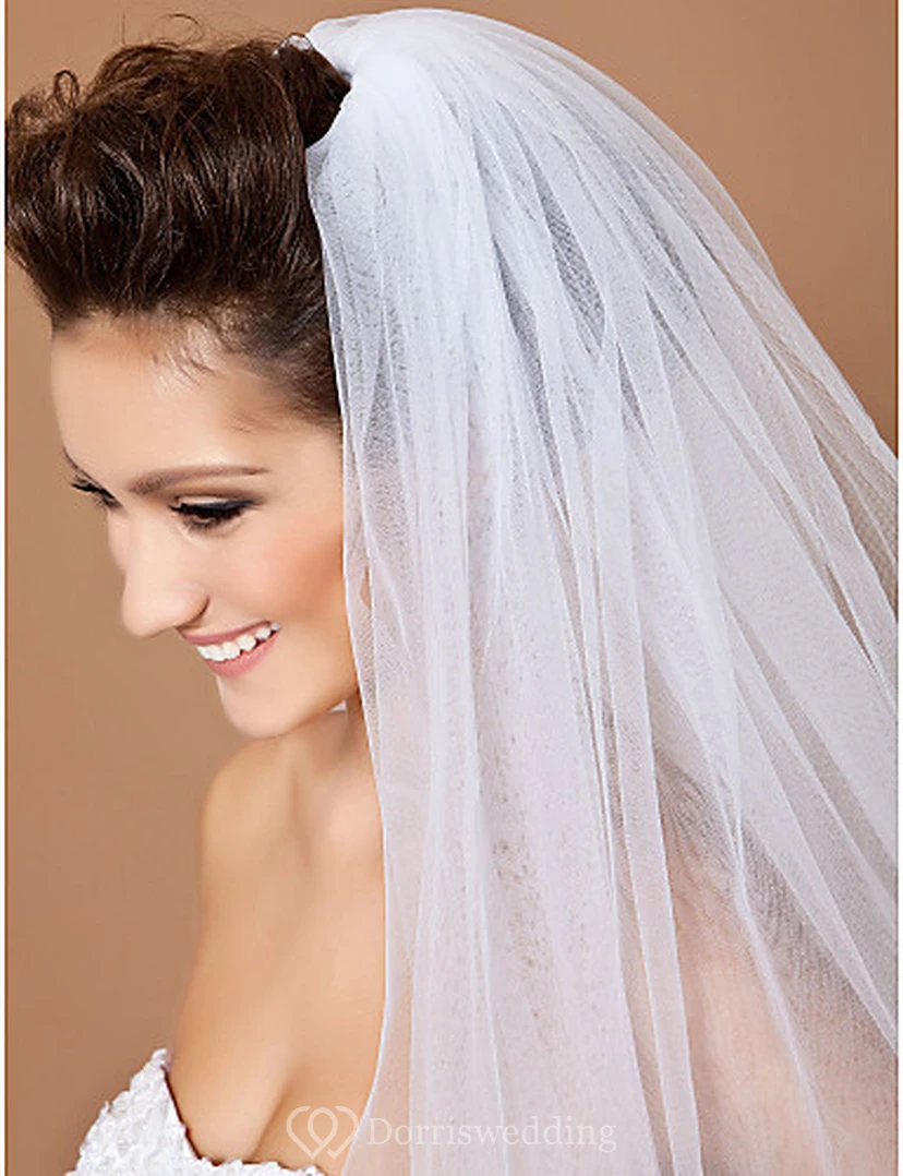 Classic One-tier Tulle Wedding Veil With Cut Edge view 4