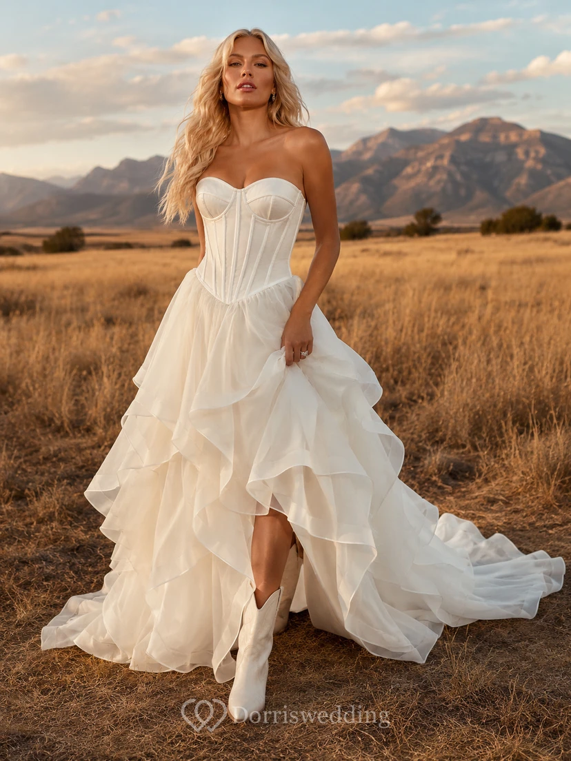 Robe de mariée bustier western à corset en organza superposé, coupe asymétrique, style chapelle