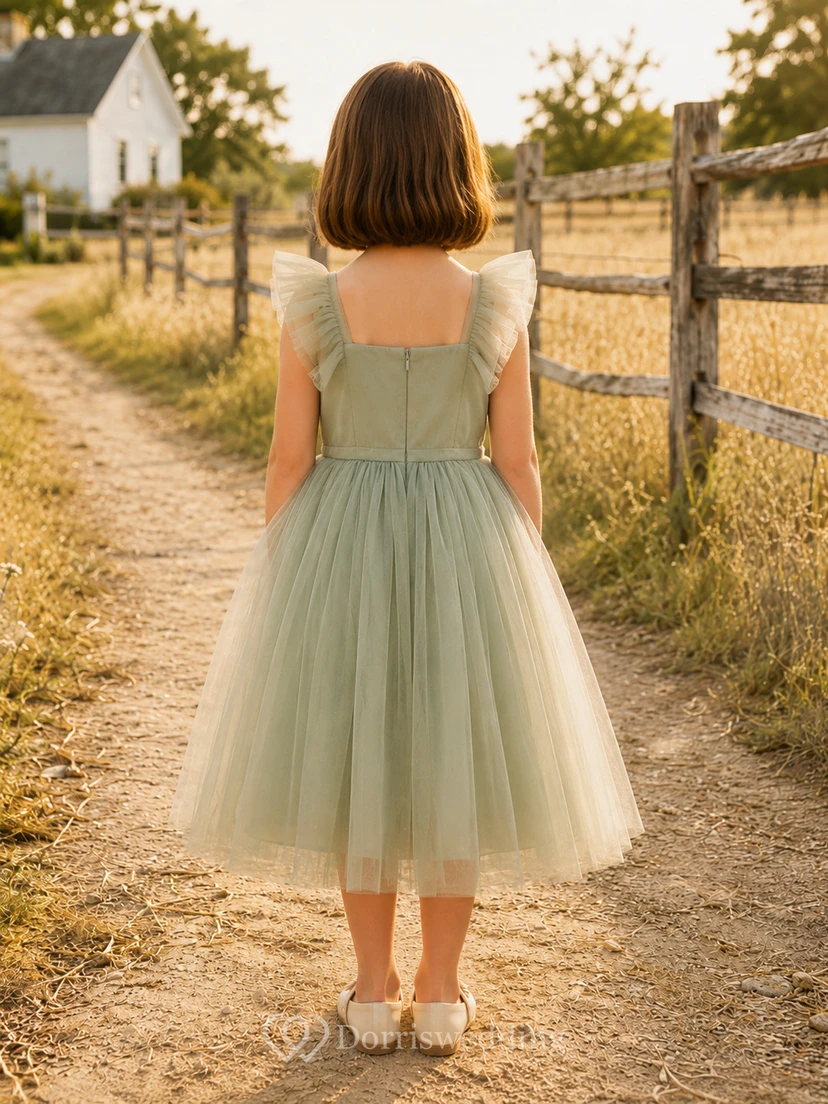 Blumenmädchenkleid aus salbeifarbenem Tüll, A-Linie, mit flatternden Ärmeln, eckigem Ausschnitt, Teelänge und Rüschenbesatz view 2