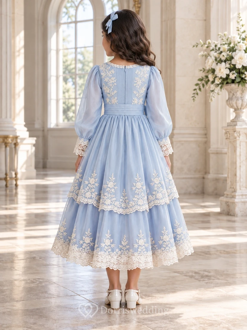 Teelanges, langärmeliges, blaues Blumenkleid in A-Linie mit gestuften Spitzenbündchen und Abnähern view 2