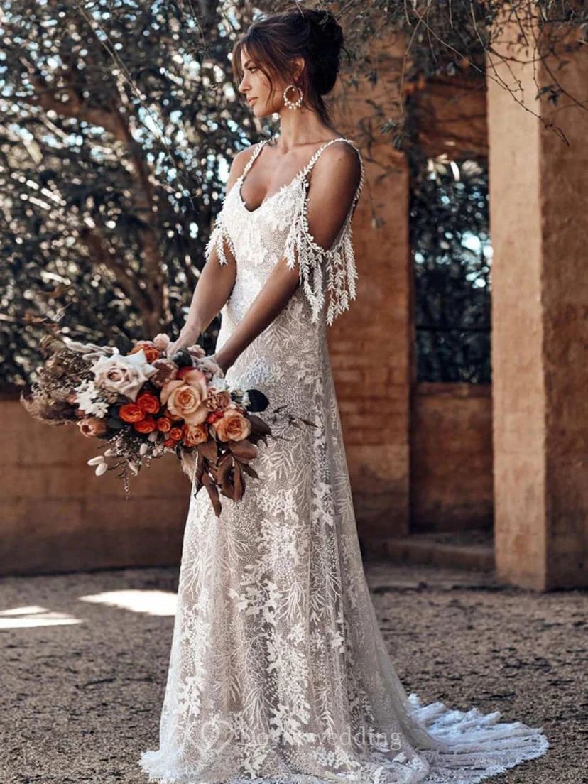 Robe de mariée en dentelle blanche à décolleté en V plongeant