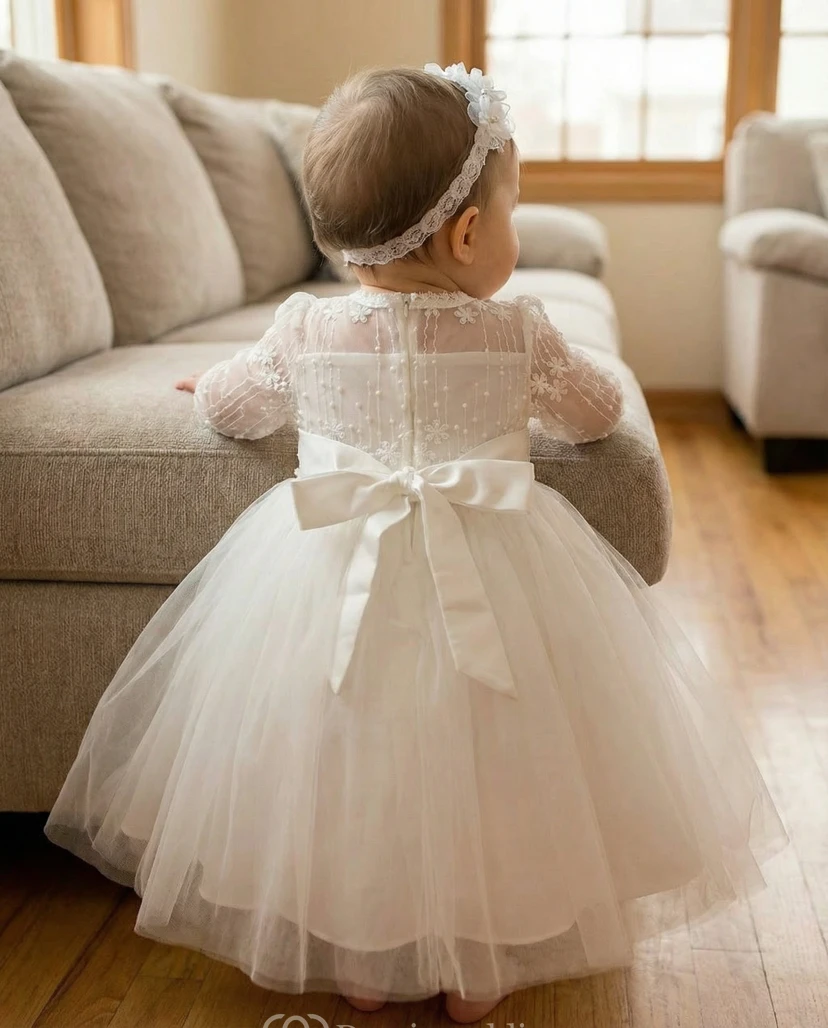 Weißes Taufkleid für Blumenmädchen, langärmelig, mit Perlen besetzt view 2