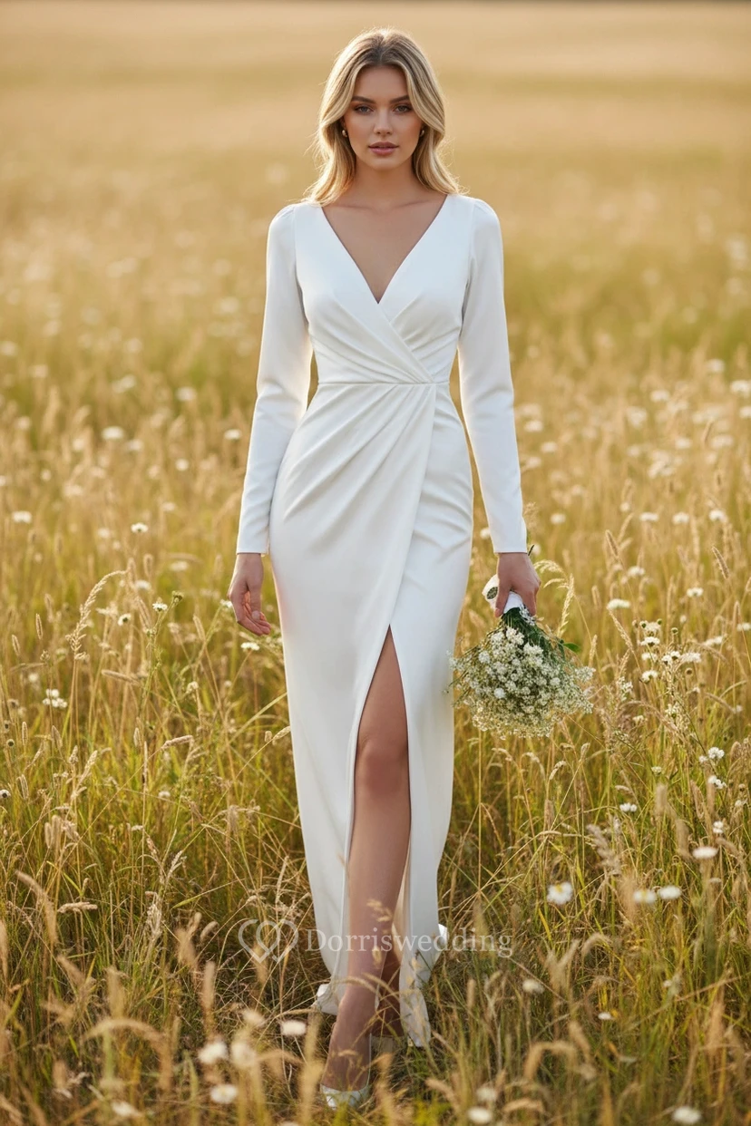 Robe de mariée fourreau simple à col en V, manches longues et fente