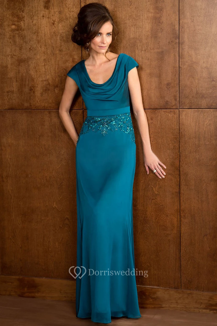 Langes, ärmelloses Brautmutterkleid mit Pailletten und drapiertem Ausschnitt
