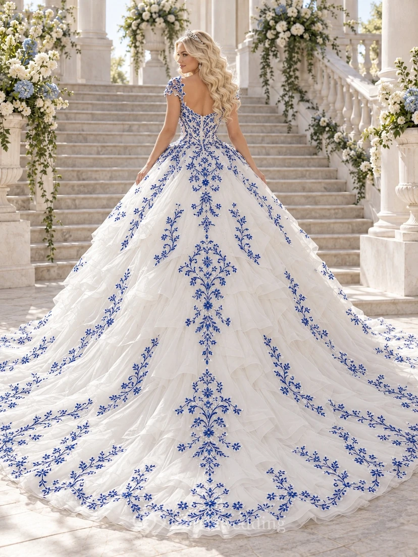 Vestido de novia de gala azul marino con estampado floral, escote corazón, mangas cortas y cola de tul en cascada. view 2