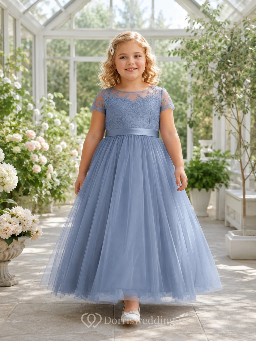 Bodenlanges Tüllkleid mit Spitzenoberteil, A-Linien-Schnitt, kurzen Ärmeln, Rundhalsausschnitt und bodenlangem Rock für Blumenmädchen.