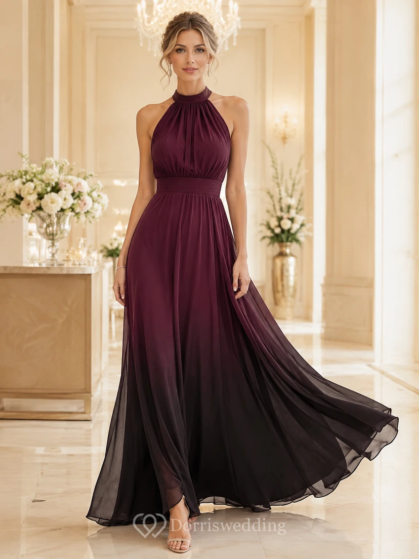 Robe d'invitée prune en mousseline ombrée à col halter et longueur au sol