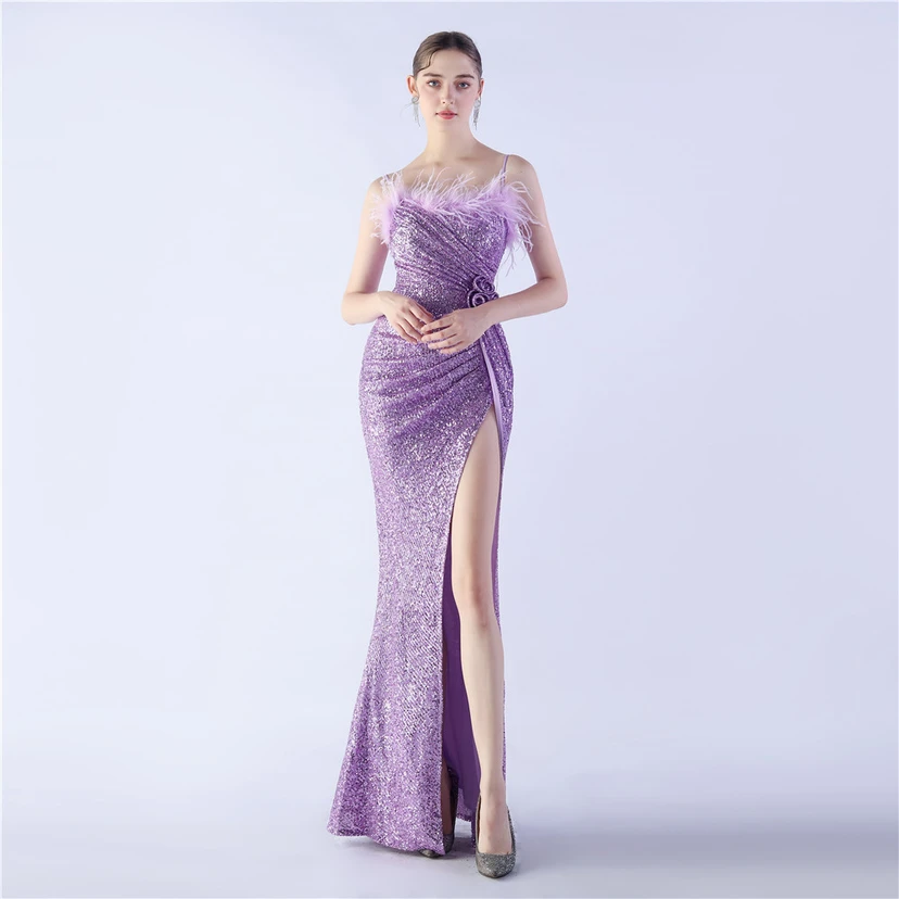 Vestido de noche de alta gama para bodas, con flores y detalles de plumas de avestruz. view 64