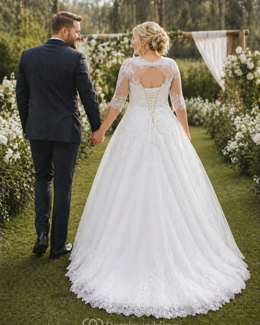 Vestido de novia de talla grande con encaje, corte en A, mangas tres cuartos y escote corazón. view 2