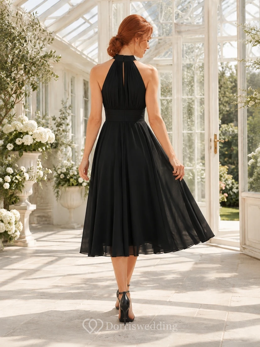 Robe de soirée élégante et moderne en mousseline noire, dos nu, sans manches, coupe trapèze, longueur midi, ornée d'un nœud. view 2