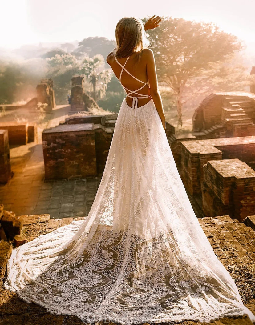 Robe de mariée bohème dos nu en dentelle à col halter et dos nu