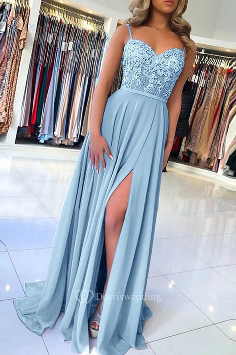 Robe de bal fourreau en mousseline bleu spaghetti et dentelle spaghetti