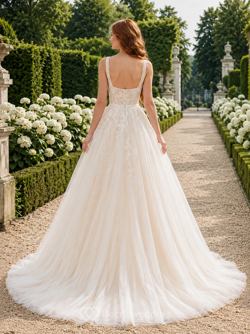 Garten-Brautkleid mit Spaghettiträgern, Spitzenoberteil und Tüll-A-Linie view 2