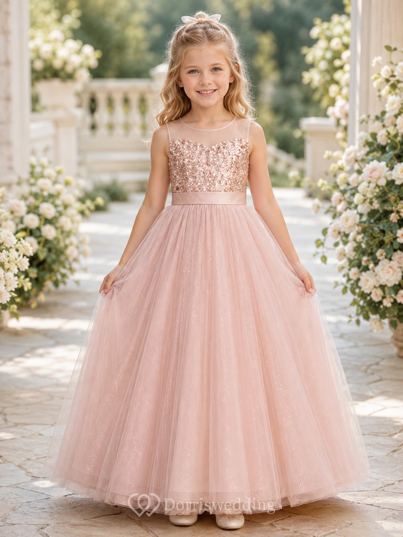 Robe de demoiselle d'honneur en dentelle rose poudré et tulle, coupe trapèze, manches courtes, col rond, longueur thé