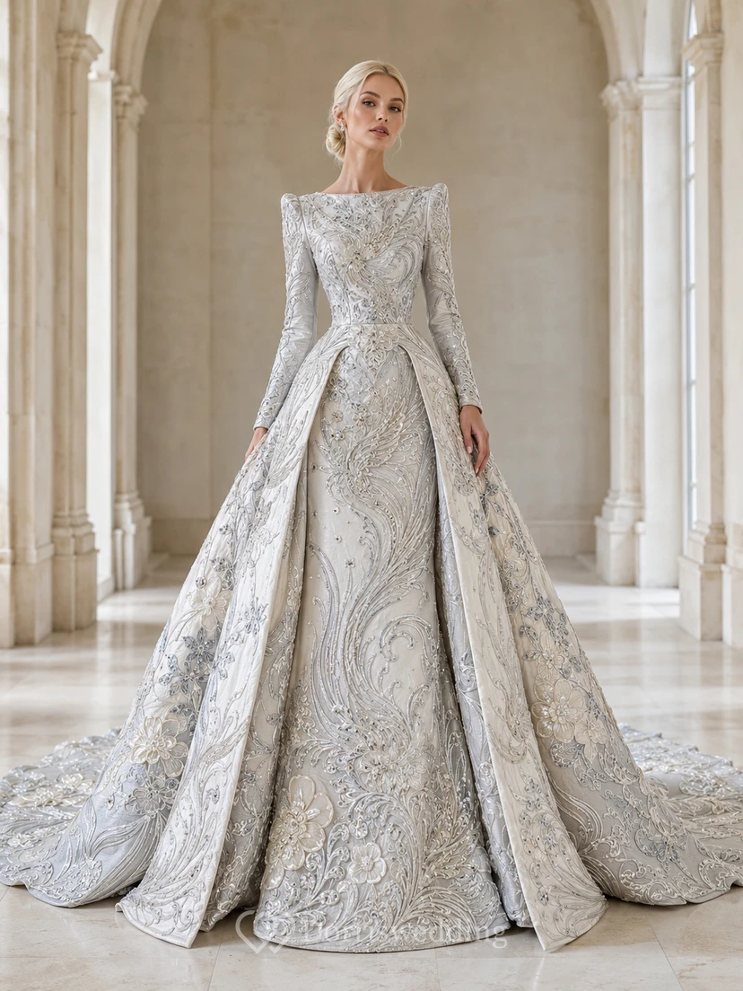 Robe de bal en taffetas brodé à manches longues et traîne chapelle plissée