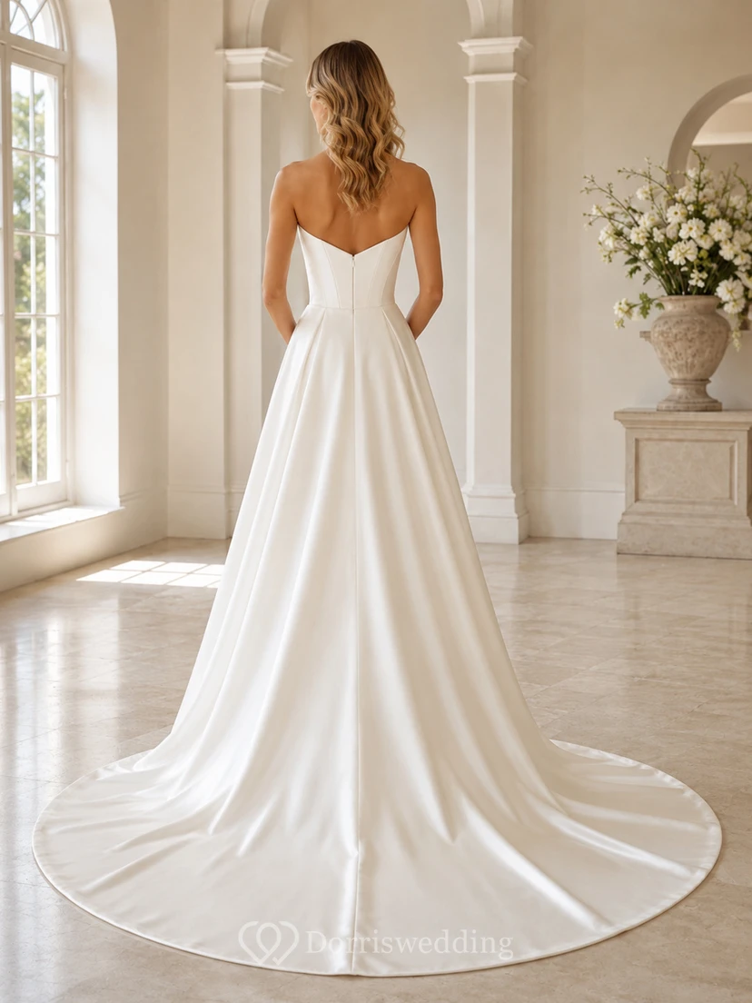 Vestido de novia de satén, corte A, sin tirantes, largo hasta el suelo, con escote en V en la espalda. view 2