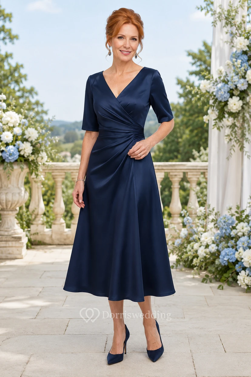 Dunkelblaues, wadenlanges A-Linien-Kleid aus Satin mit V-Ausschnitt für Mütter