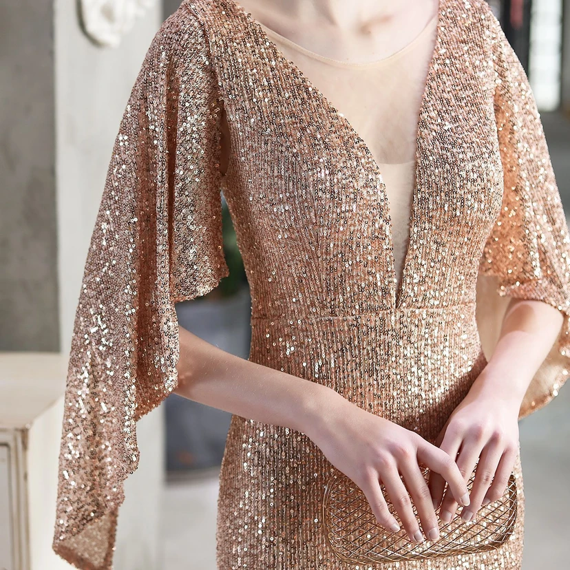 Robe de soirée élégante à paillettes, style sirène, ailes d'ange, idéale pour un banquet ou une réunion. Mannequin automobile. Robe de soirée d'été. view 8