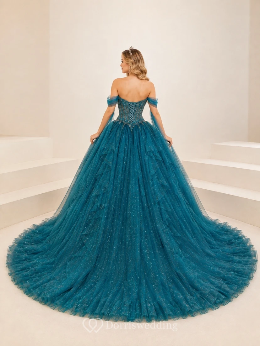 Schulterfreies Ballkleid aus Tüll mit Perlenbesatz und kaskadenförmiger Kathedralenschleppe – Quinceañera-Kleid view 2