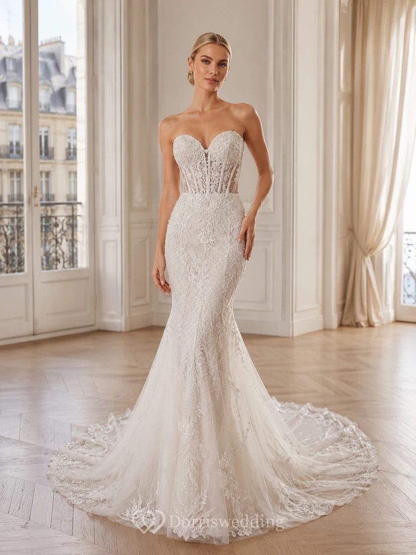 Trägerloses Brautkleid mit Herzausschnitt, Korsett, floraler Spitze, Meerjungfrauen-Stil und romantischer Kapellenschleppe