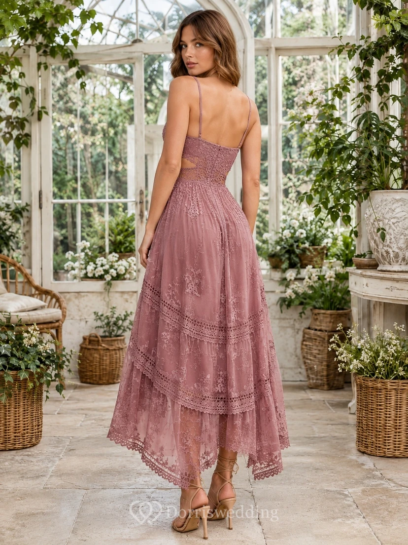 Vestido vintage de gasa malva con tirantes finos, escote en V y corte en A con volantes. view 2