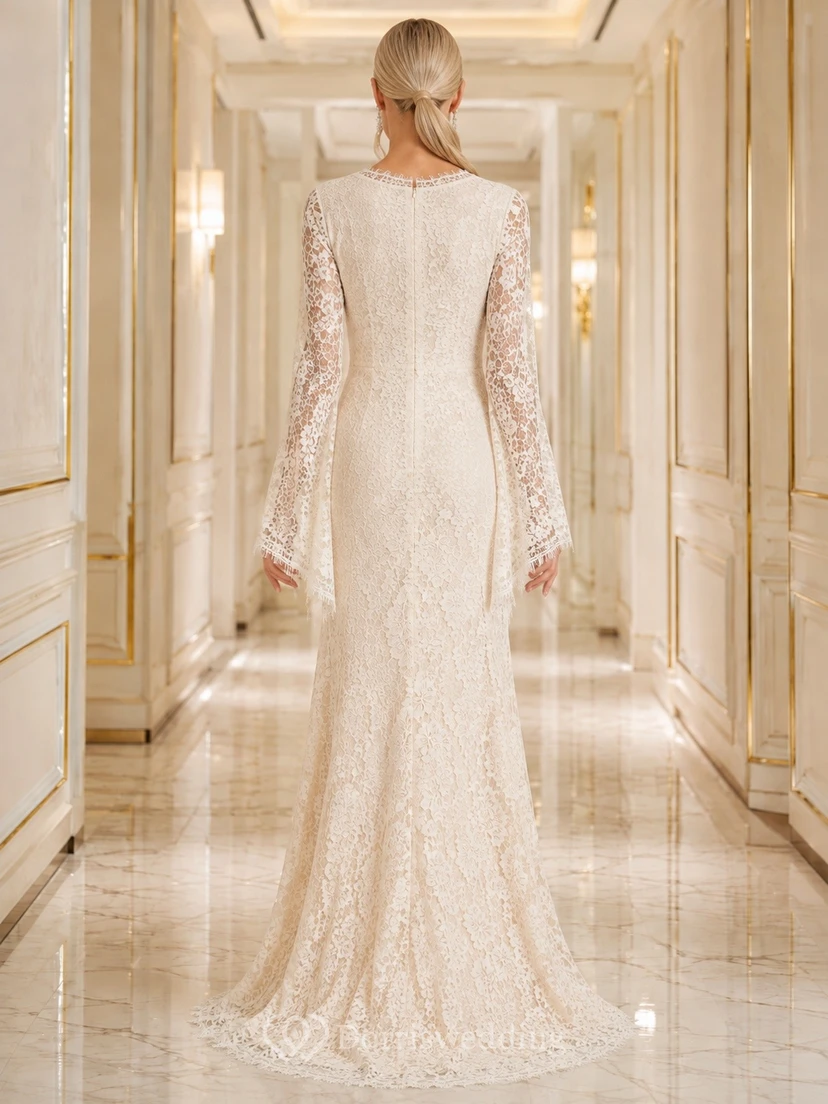 Robe de mariée sirène luxueuse en dentelle, col en V, manches cloche et traîne. view 2