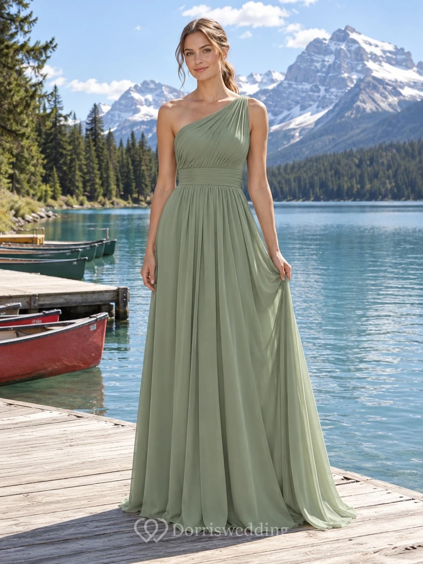 Sencillo vestido de dama de honor verde salvia con corpiño plisado de un solo hombro y falda en línea A.