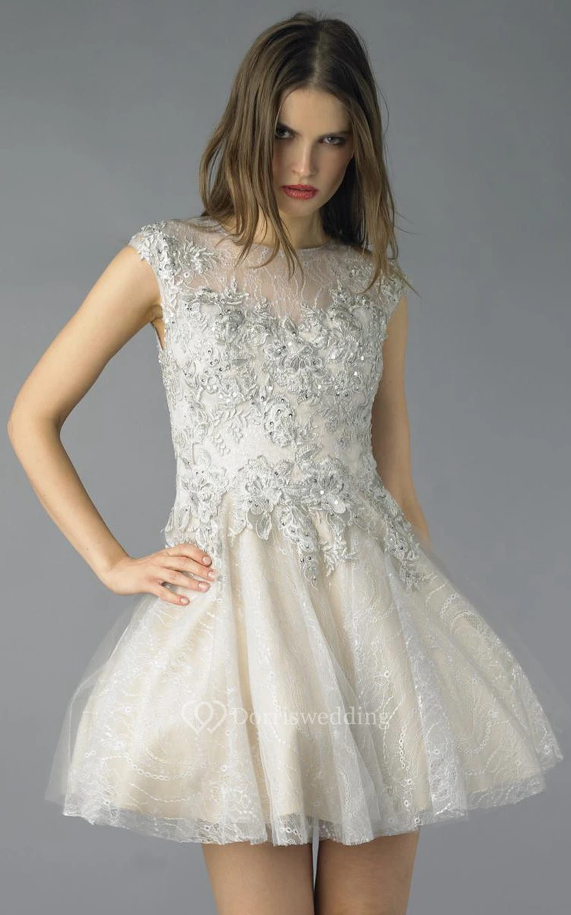 Kurzes Minikleid in A-Linien-Optik mit hohem Kragen und kurzen Ärmeln, Spitze und Illusionseffekt view 5