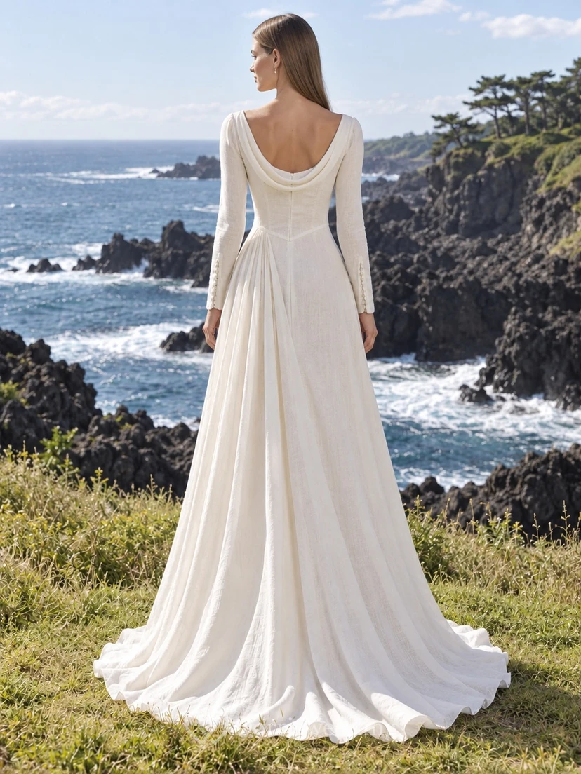 Schlichtes, langärmeliges Brautkleid in A-Linie mit Rundhalsausschnitt, seitlichen Falten und fließendem Schnitt view 2