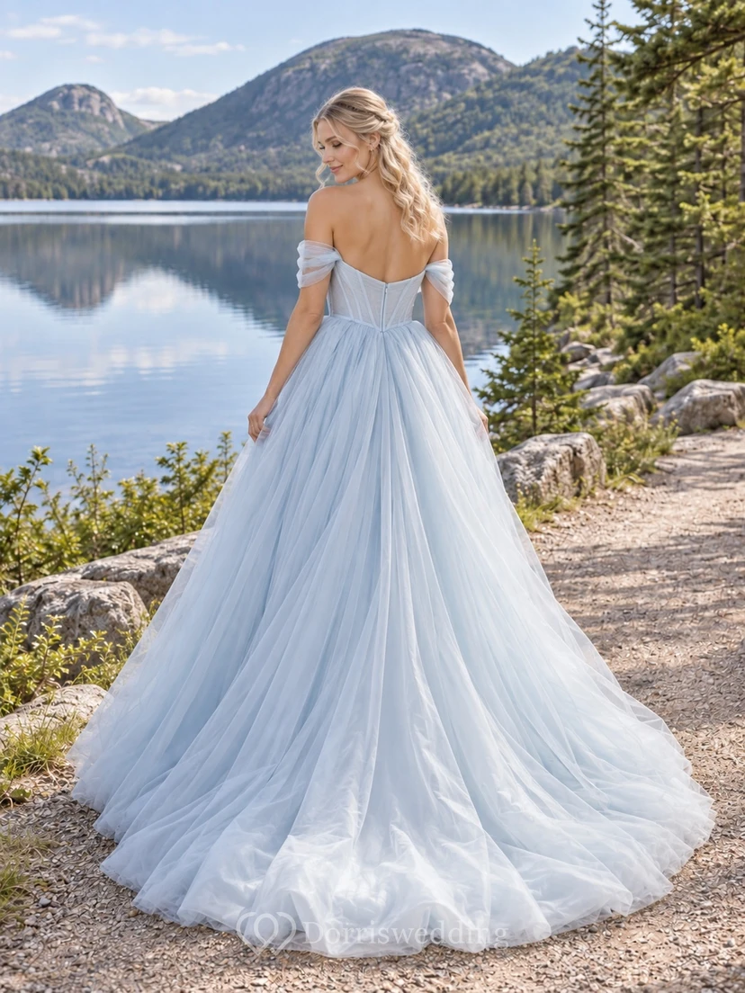 Vestido de novia sencillo de manga corta con escote corazón y hombros descubiertos, de tul liso y corte en A hasta el suelo. view 2