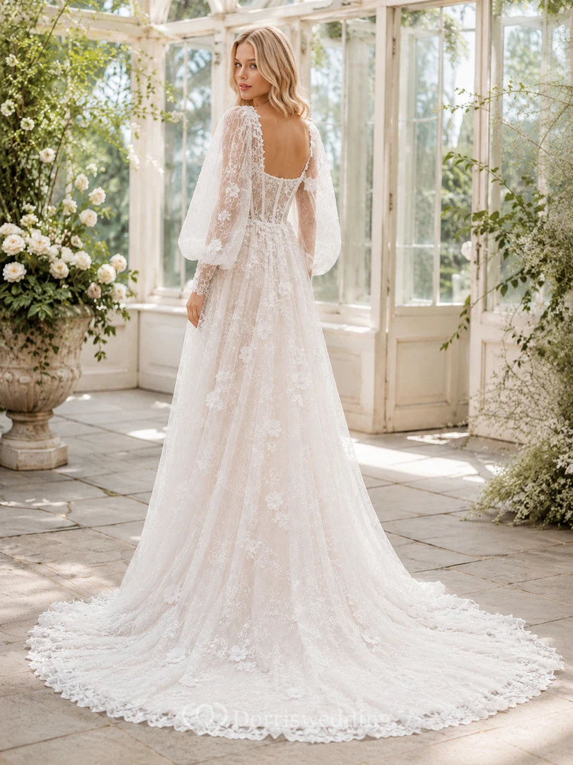 Robe de mariée trapèze en dentelle florale à col en V, manches cloche et traîne chapelle view 2