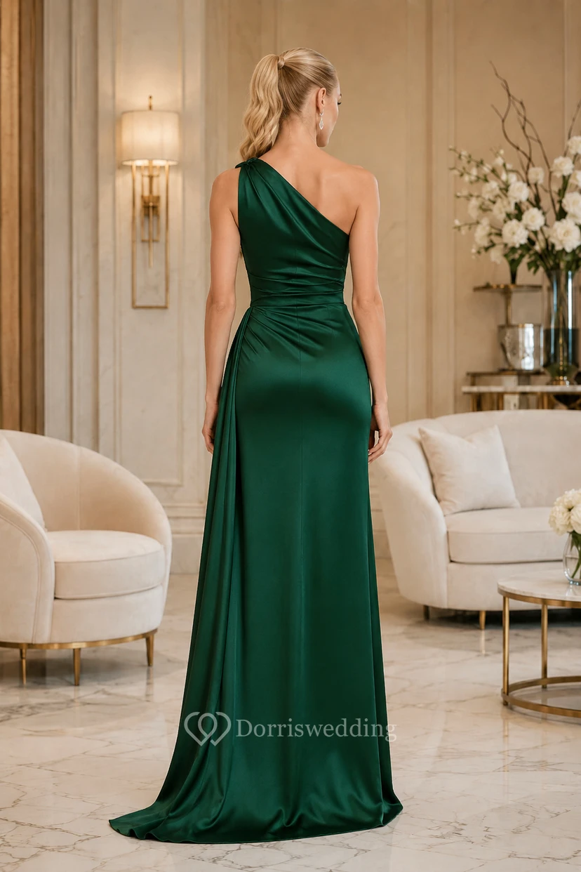 Robe de soirée fourreau asymétrique en satin vert foncé avec corsage drapé et drapé latéral view 2
