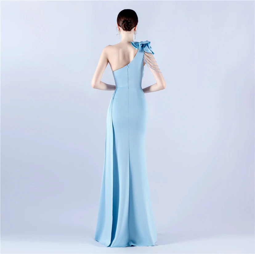 Vestido de noche de satén plisado con hombros descubiertos y escote alto, bordado a mano con cuentas y flores, para mujer. view 44