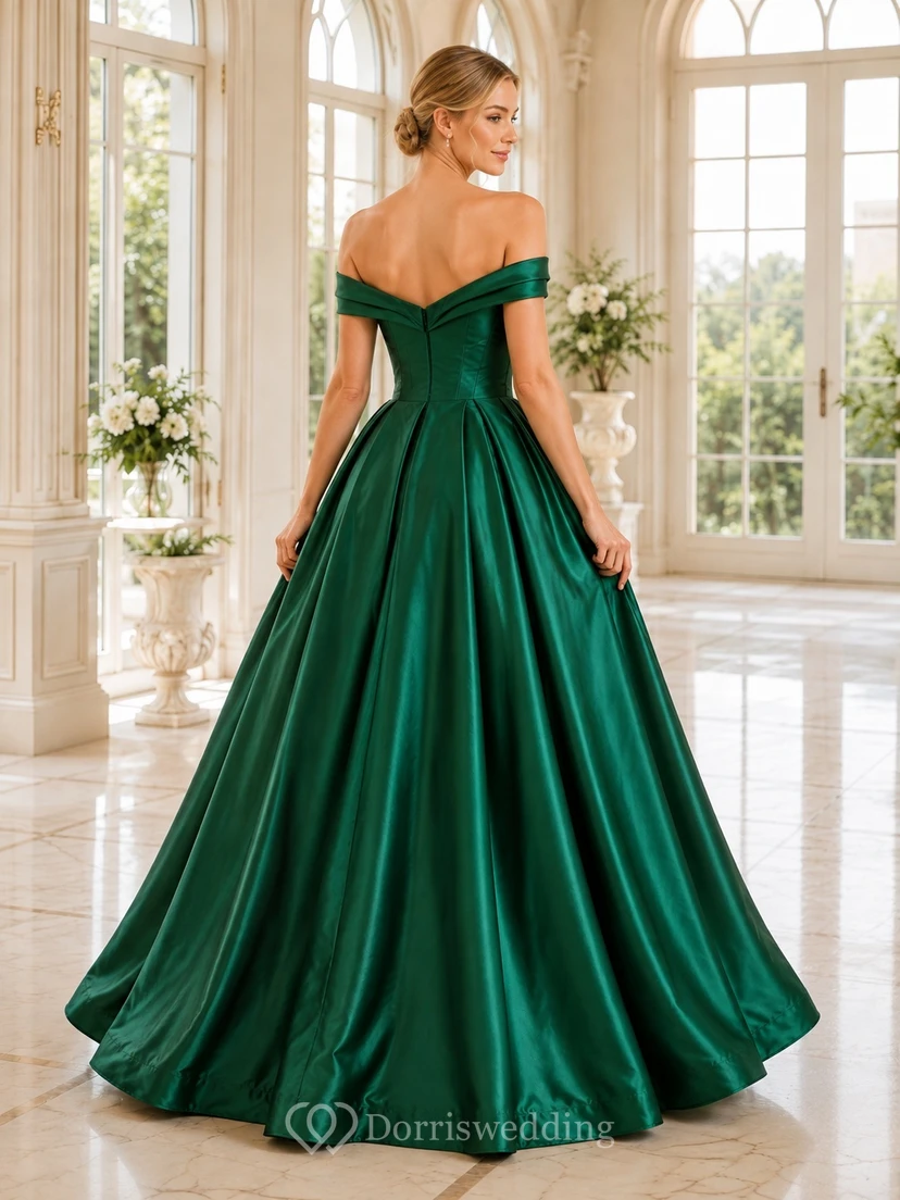 Vestido de gala largo de satén color esmeralda, sin mangas, con escote Bardot y plisado. view 2