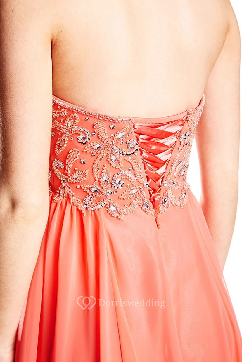 Robe de bal bustier en mousseline perlée avec traîne. view 4