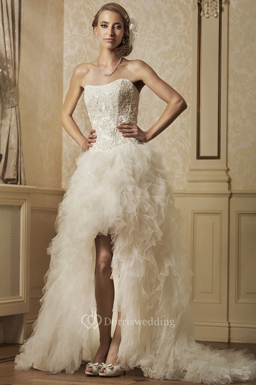 A-Linien-Brautkleid aus trägerlosem, gerüschtem Tüll mit Schlitz vorne