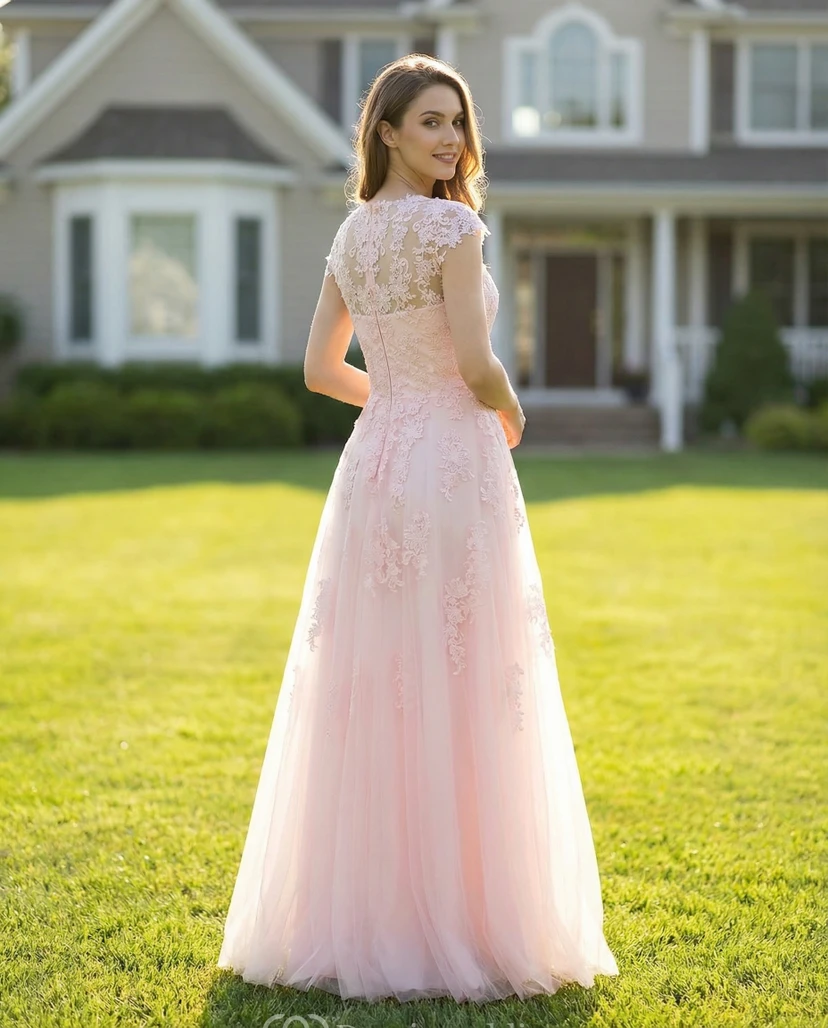 Robe de mariée trapèze à manches courtes et effet dentelle illusion et tulle superposé view 2