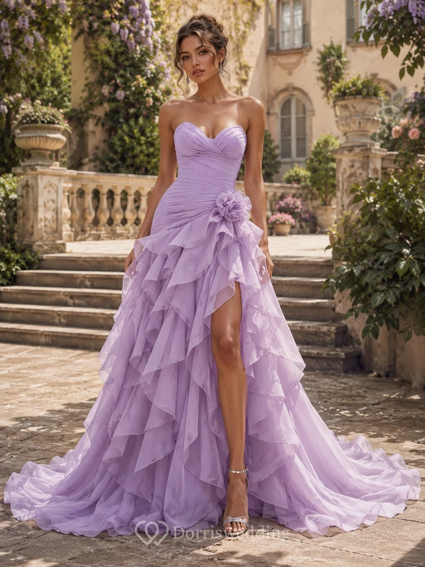 Vestido de fiesta de tul color champán, sin tirantes, con escote corazón, corte sirena, cola larga, volantes y capas. view 5