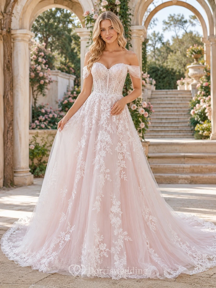 Romantisches Brautkleid in zartem Rosa: trägerloses Korsett aus Spitze, A-Linie, Schleppe und Korsett