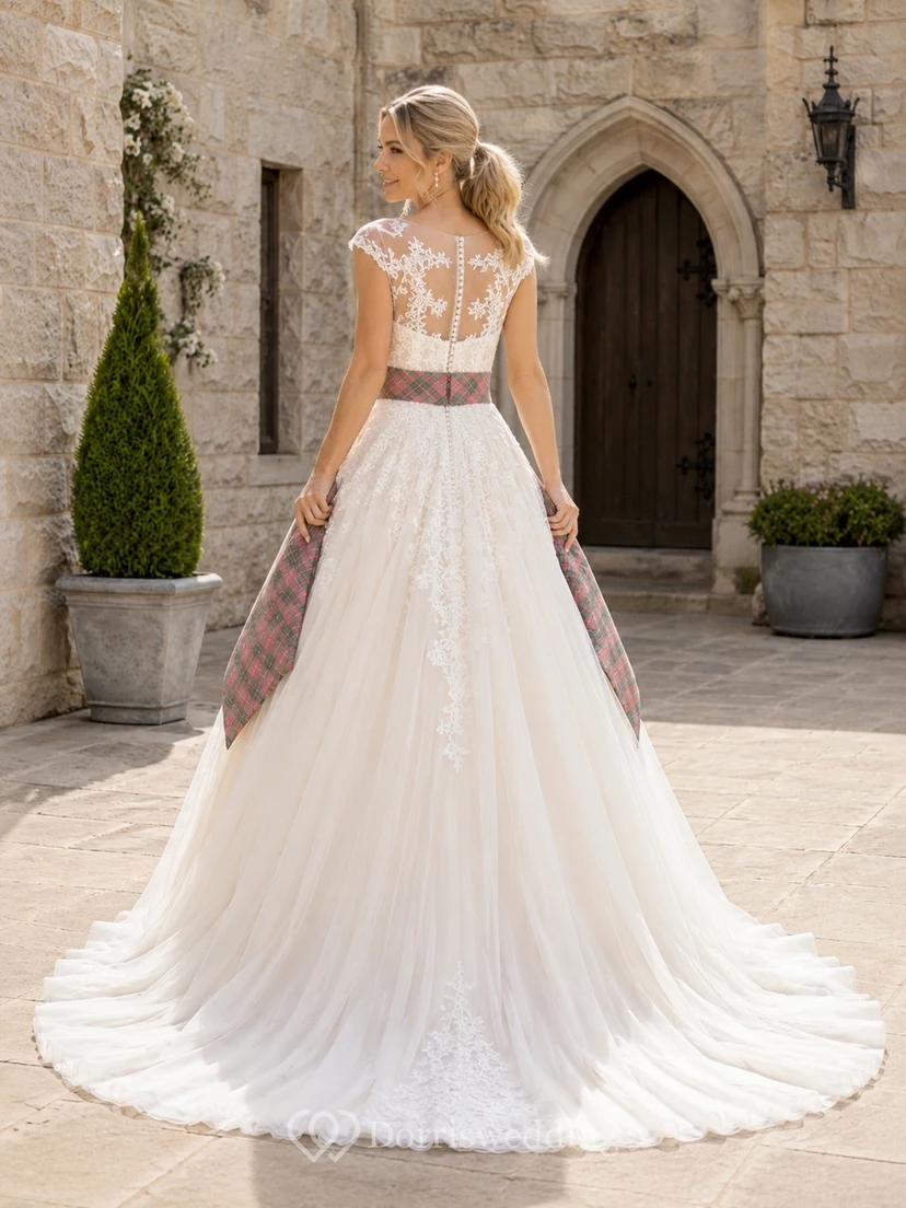 Romantisches Hochzeitskleid aus schottischem rosa Tartan mit Spitzenbesatz und Schmuckkragen view 2