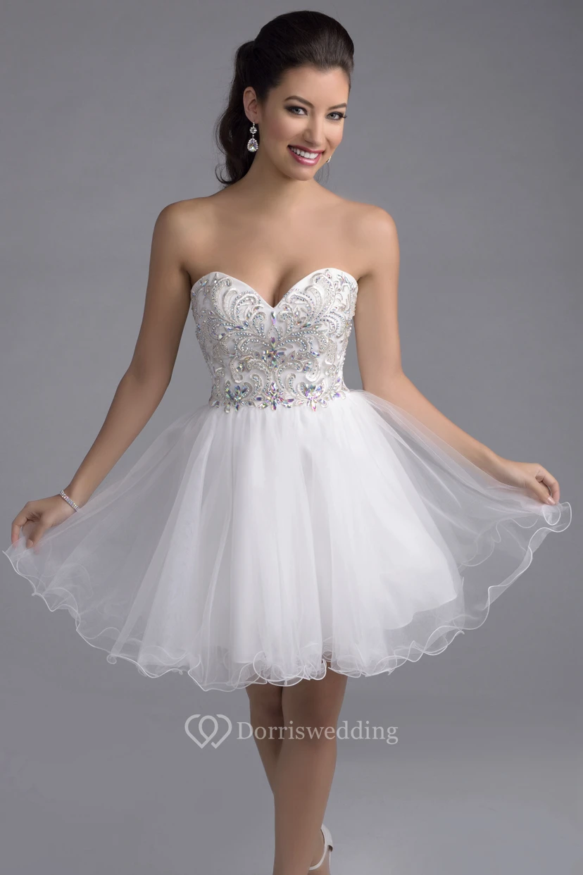 Robe de bal mini en tulle coupe trapèze avec décolleté cœur et ornements en strass