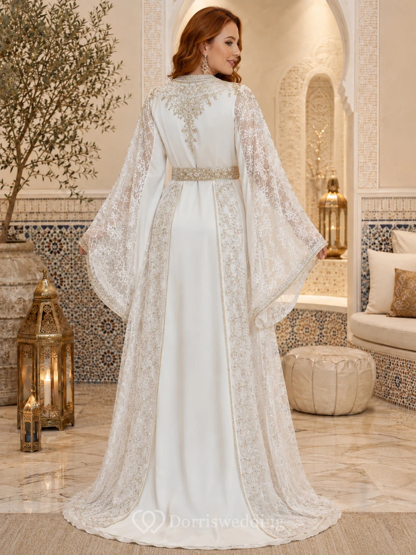 Robe de mariée marocaine de luxe, style caftan, col en V, manches longues cape, broderies dorées view 2