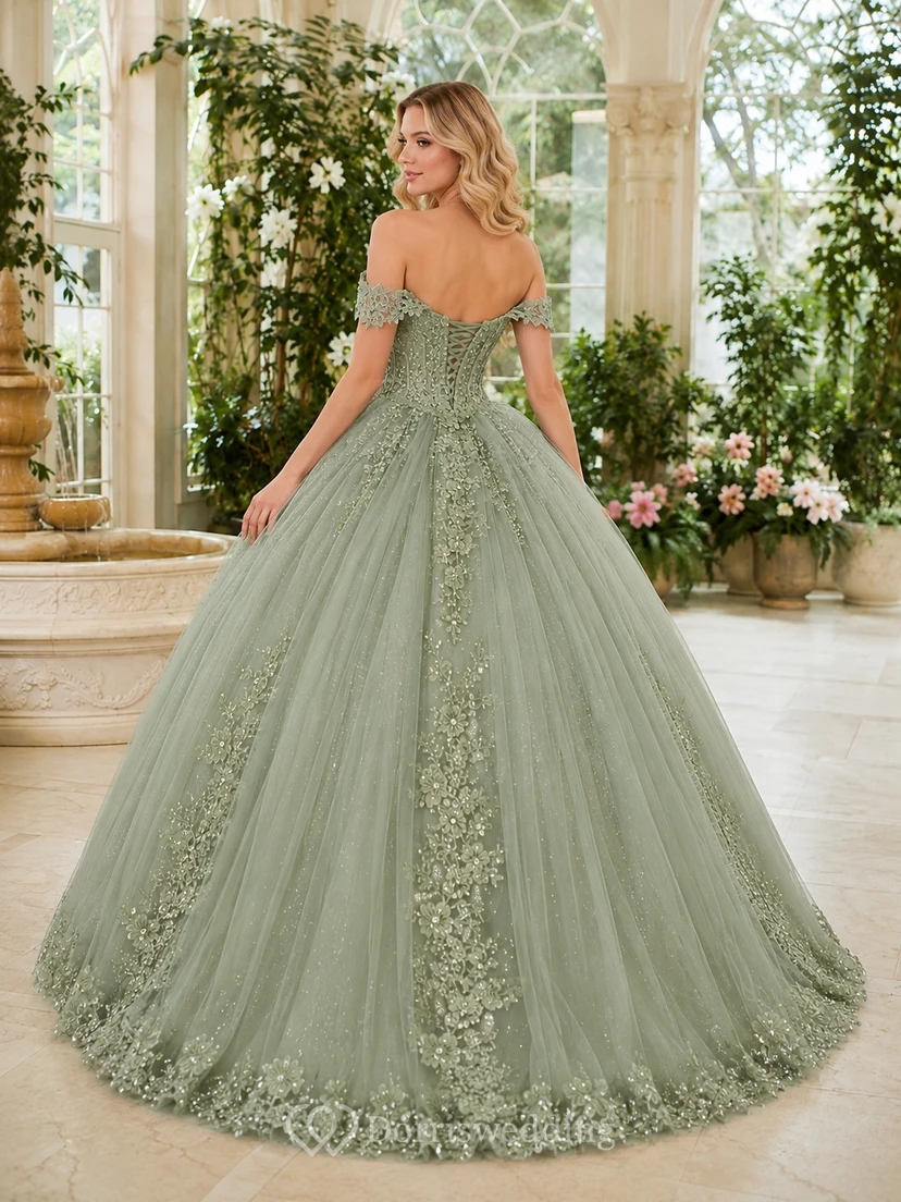 Salbeigrünes, schulterfreies, kurzärmeliges Tüll-Ballkleid in Bodenlänge mit floralen Applikationen – ein luxuriöses Quinceañera-Kleid view 2